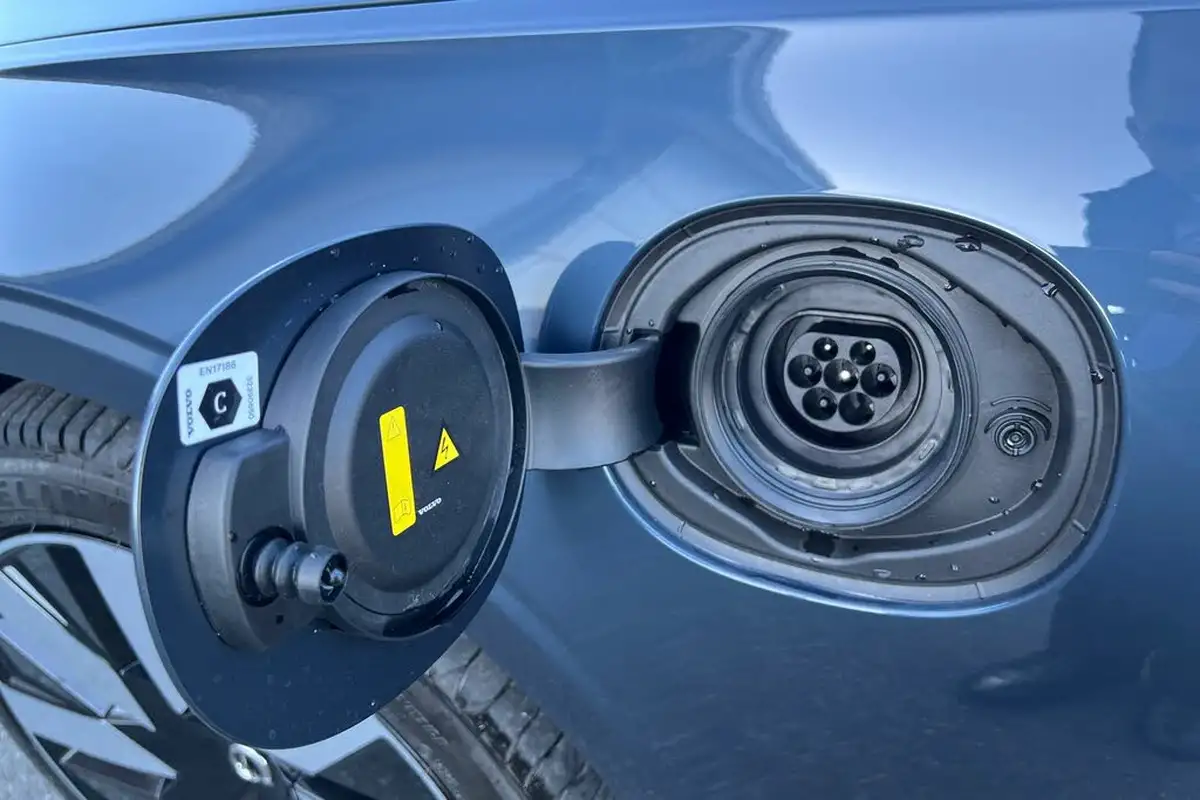 2024-volvo-v90-20-t6-plus-345bhp-dark-big-22