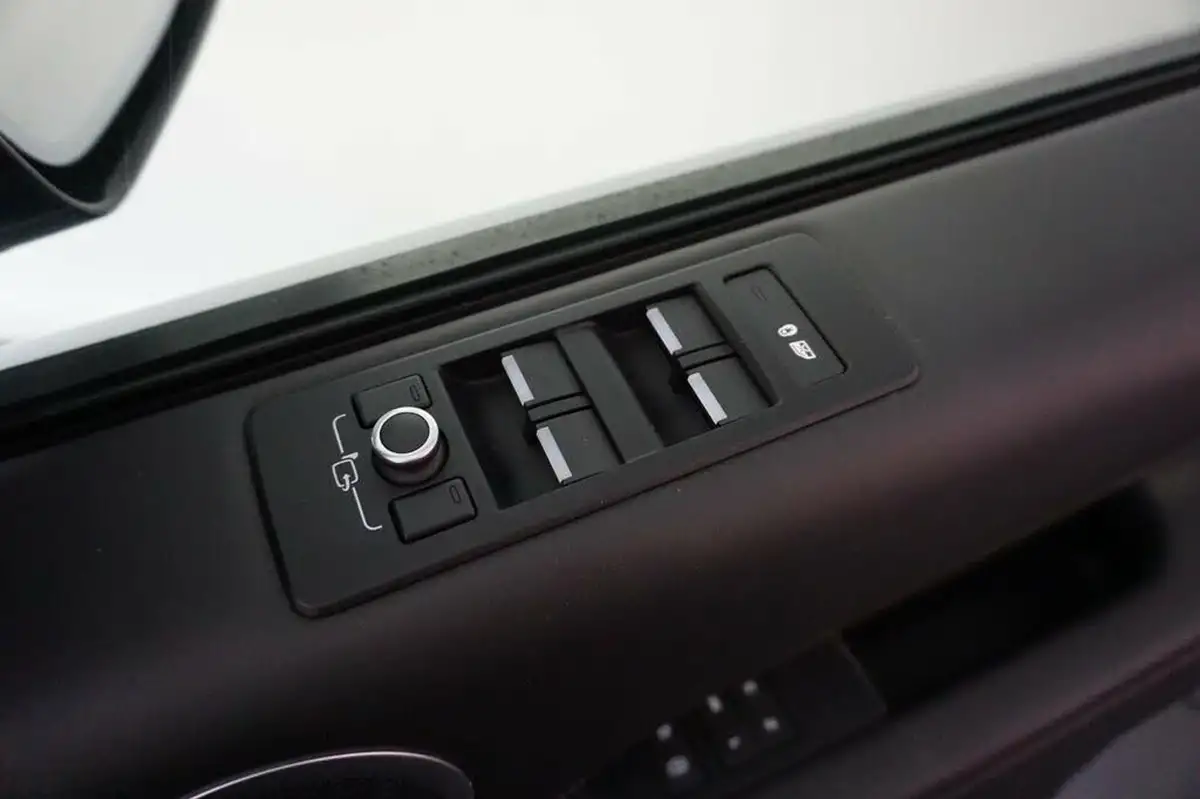 2020-land-rover-discovery-30-sd6-hse-big-23