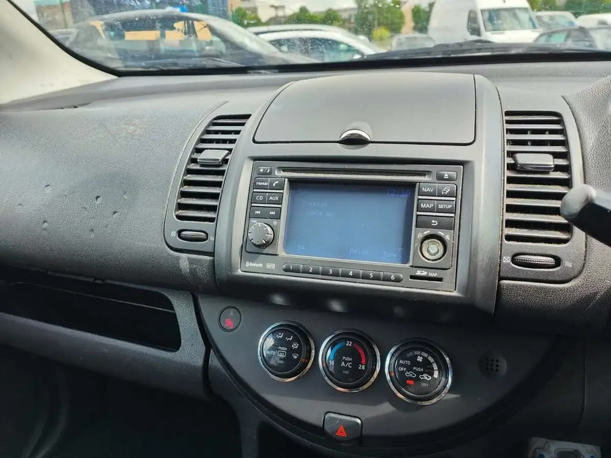 2011-nissan-note-14-n-tec-big-63