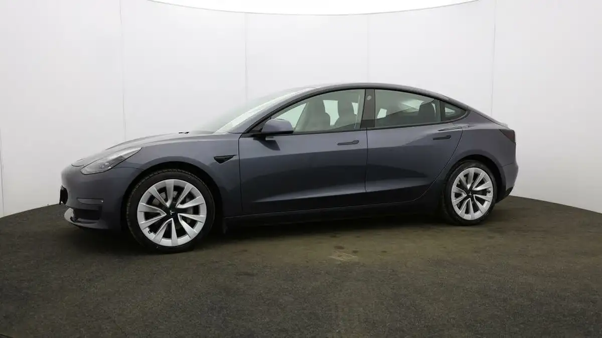 2020-tesla-model-3-e-long-range-big-33