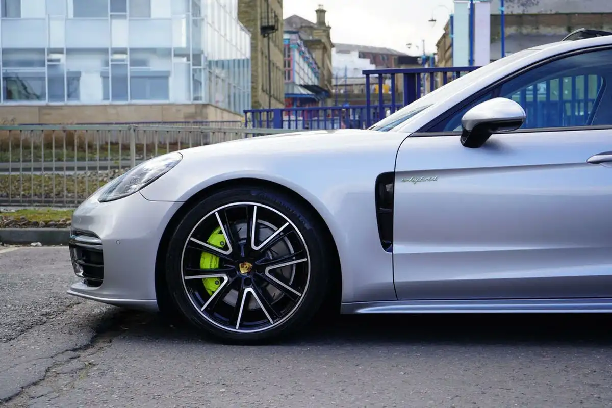 2018-porsche-panamera-29-v6-4-e-hybrid-sport-turismo-big-12