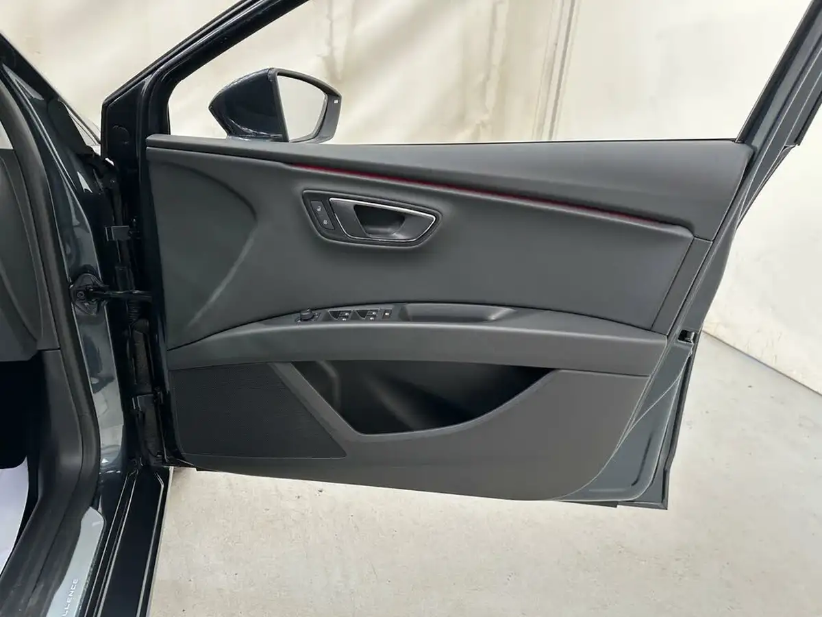2019-seat-leon-20-tsi-xcellence-lux-hatchback-big-9