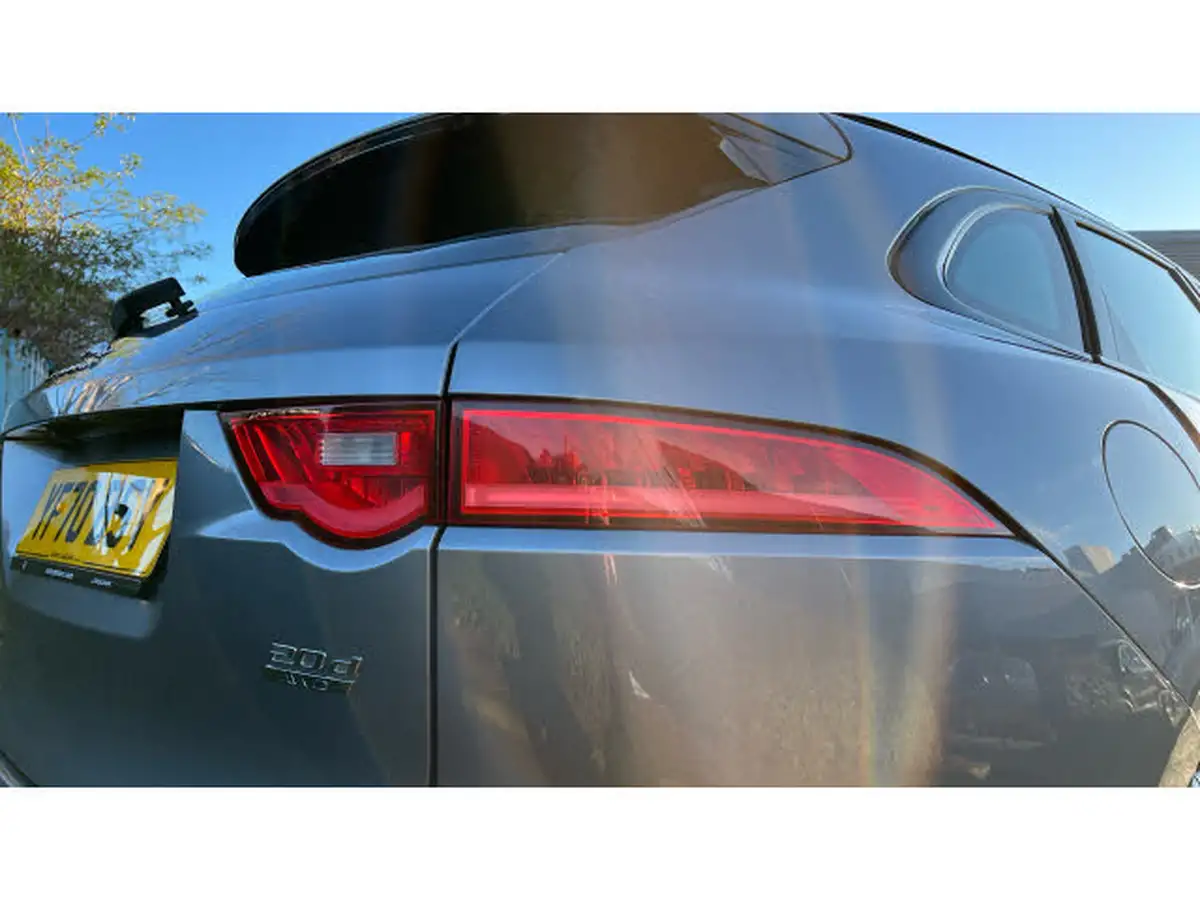 2020-jaguar-f-pace-20-i4d-chequered-flag-180ps-big-18