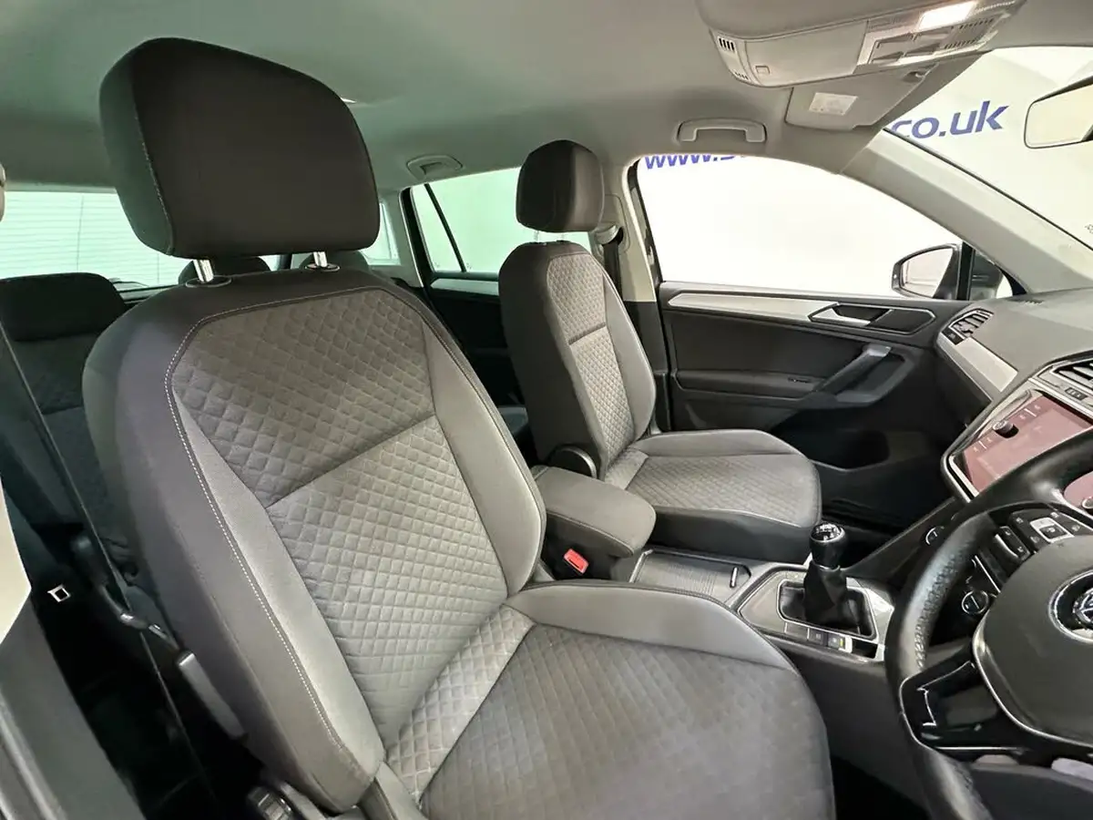 2018-volkswagen-tiguan-20tdi-se-navigation-150ps-ss-big-10