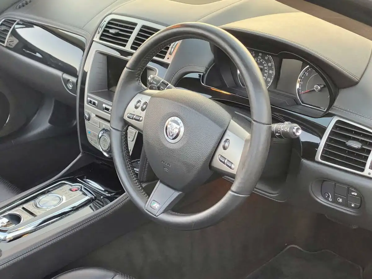2011-jaguar-xkr-50-convertible-auto-big-19