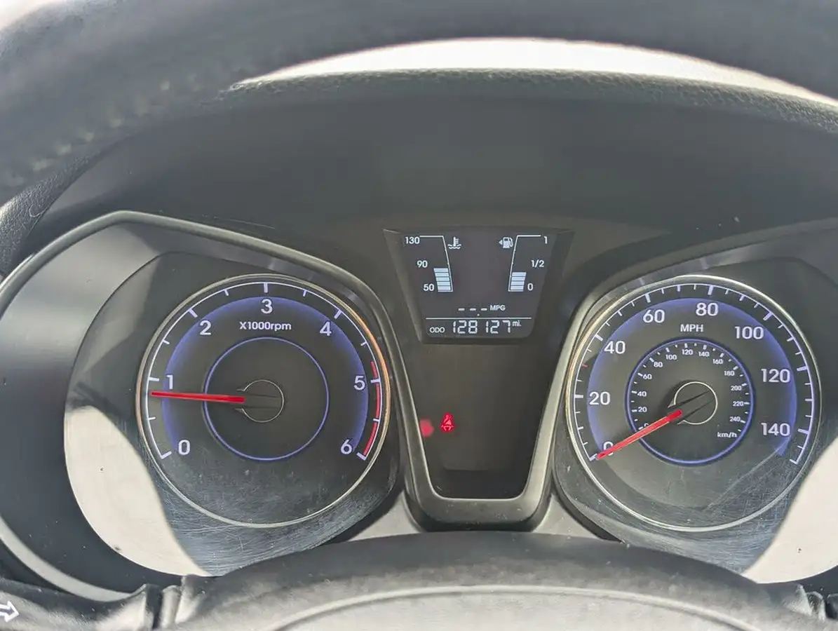 2012-hyundai-ix20-16td-active-big-30