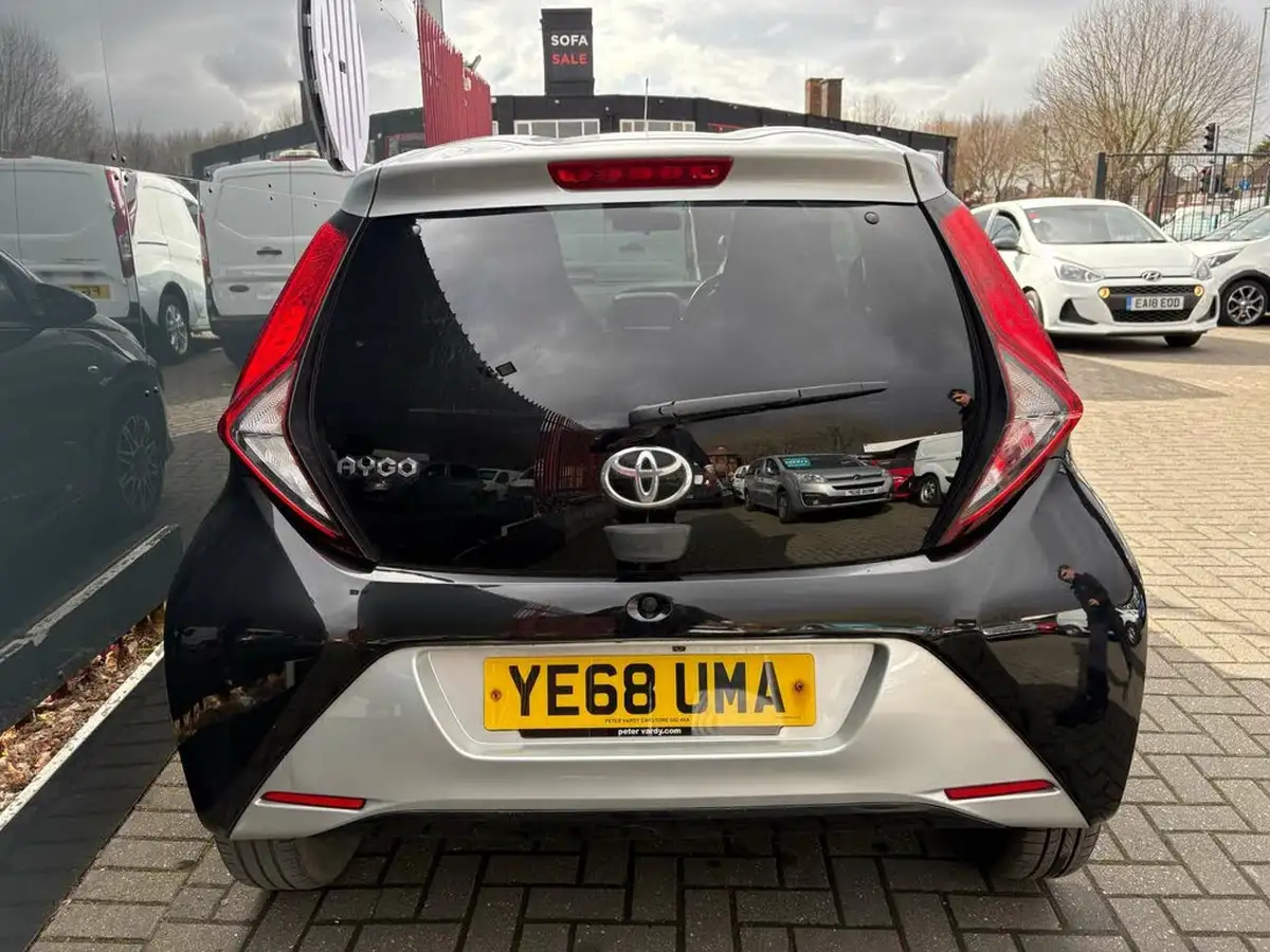 2018-toyota-aygo-10-vvt-i-x-clusiv3-71bhp-big-7