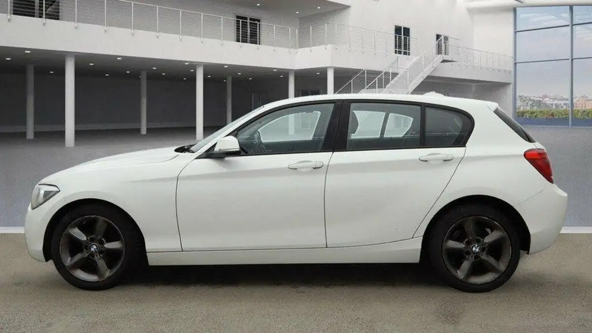 2014-bmw-1-series-20td-116d-sport-116bhp-ss-sports-hatch-5d-big-10