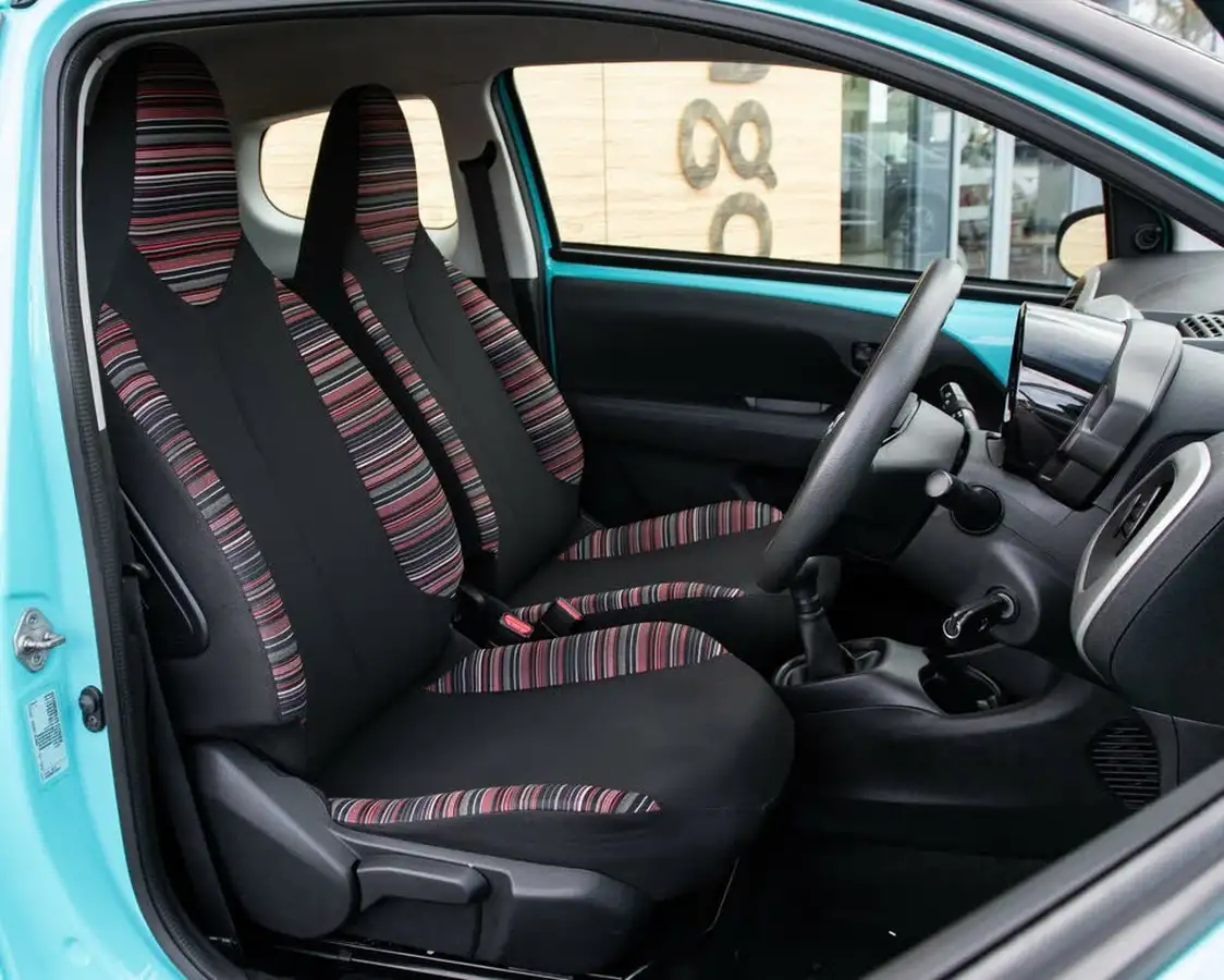 2015-citroen-c1-10-vti-feel-3d-big-27