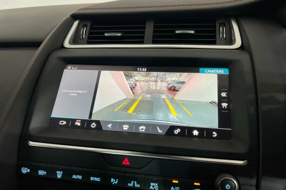2020-jaguar-e-pace-20-i4d-chequered-flag-180ps-big-9