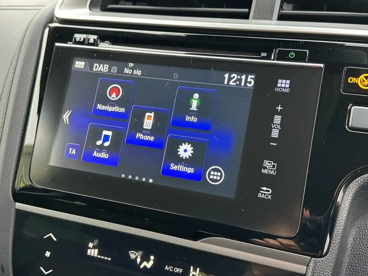2018-honda-jazz-13-i-vtec-ex-navi-cvt-big-17
