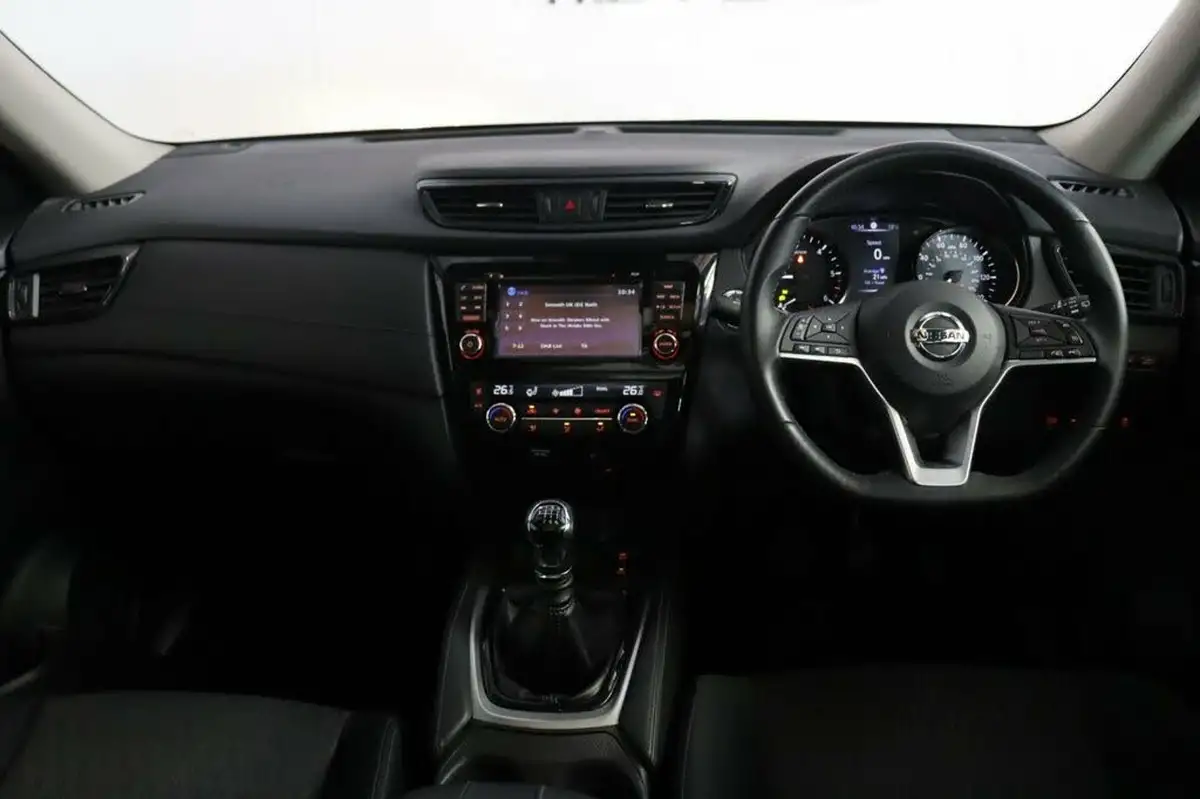 2017-nissan-x-trail-16dci-n-connecta-big-2