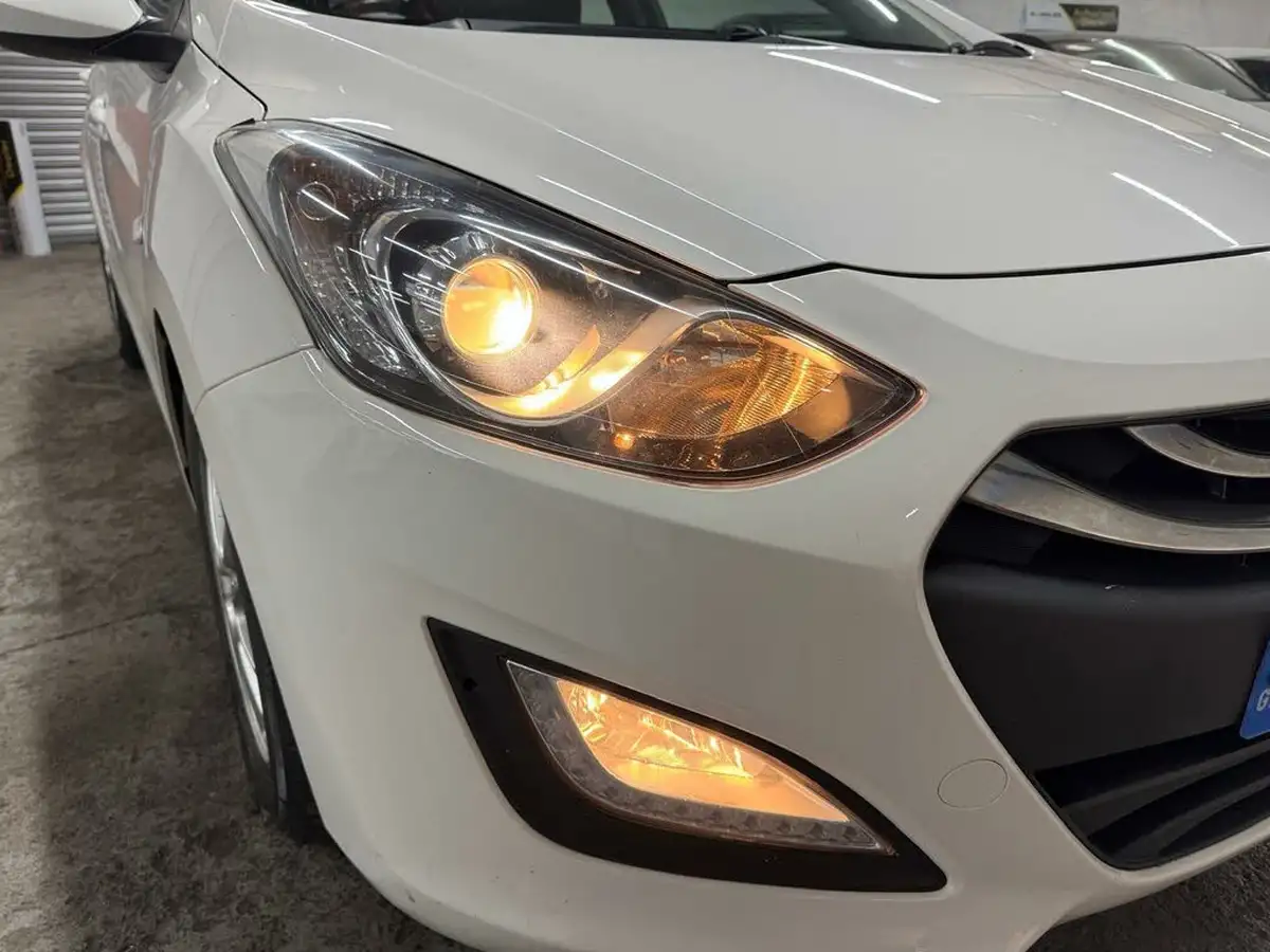 2015-hyundai-i30-14-active-5d-big-51