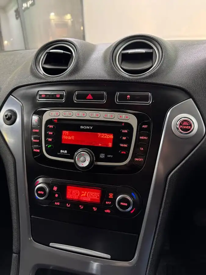 2012-ford-mondeo-20td-titanium-140ps-hatchback-big-11