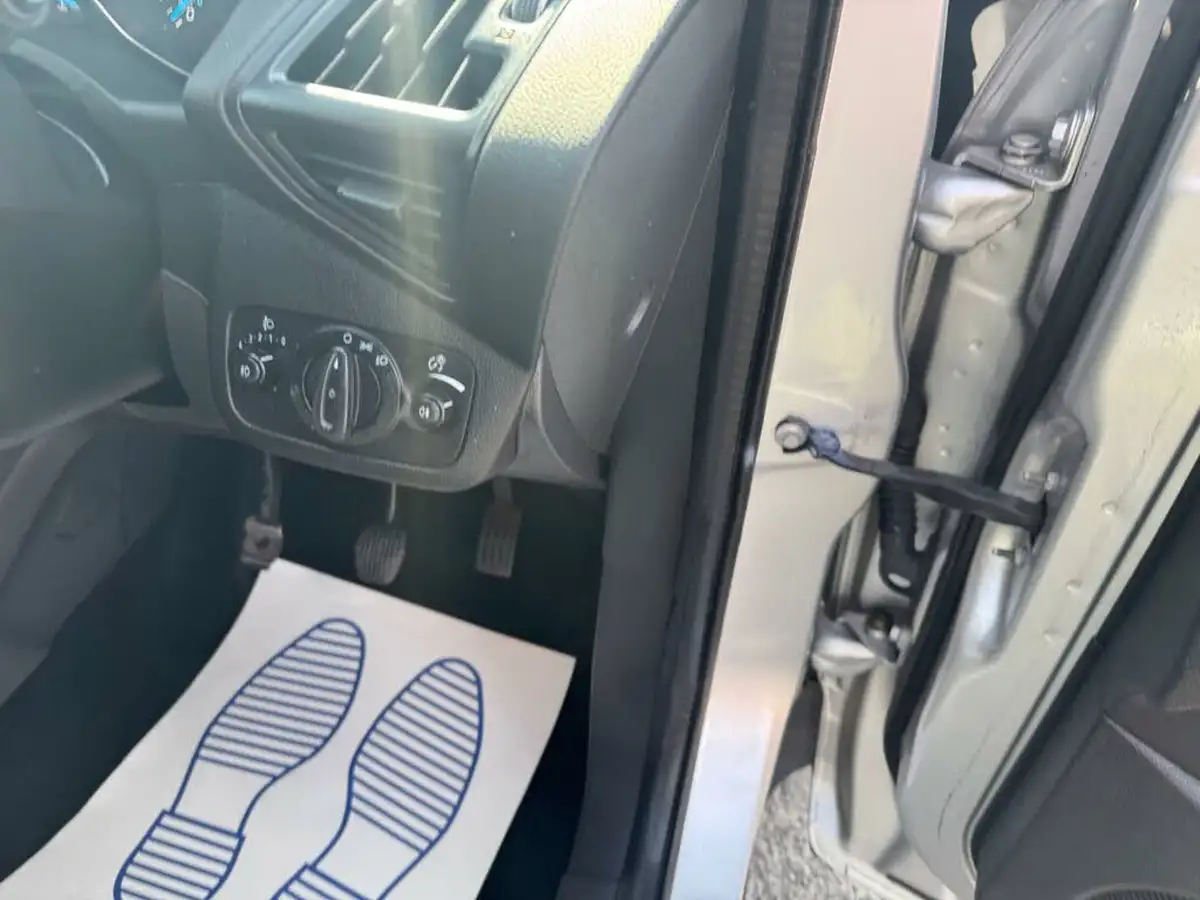 2013-ford-kuga-20tdci-zetec-big-43