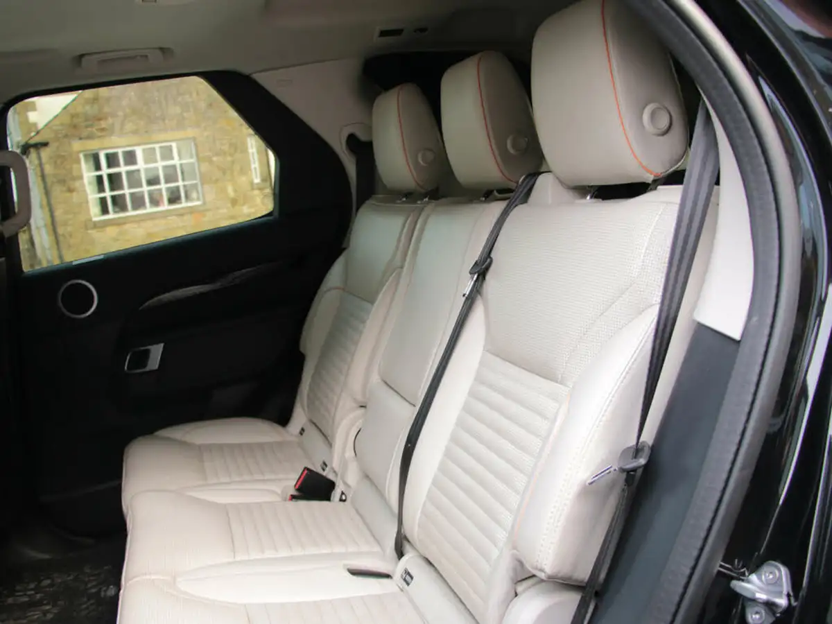 2021-land-rover-discovery-30-d300-commercial-se-big-65