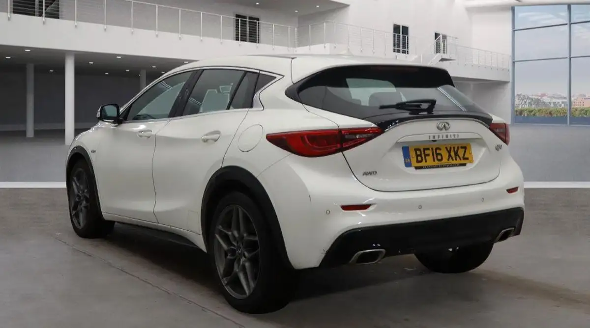 2016-infiniti-q30-22d-premium-awd-tech-big-2