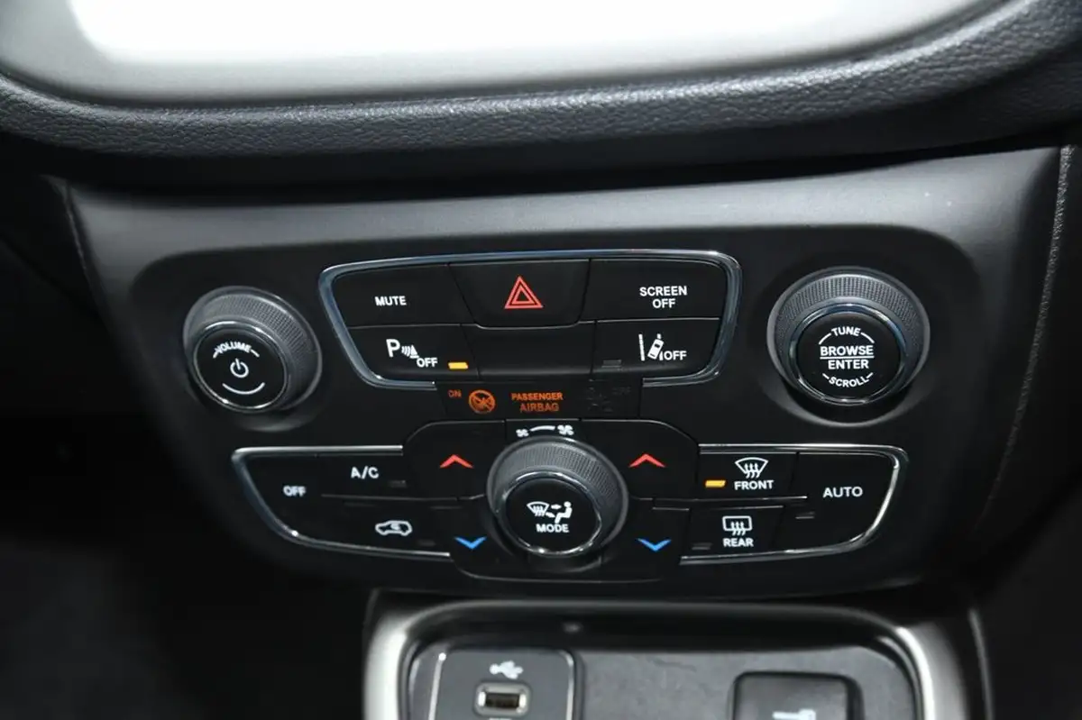 2018-jeep-compass-14-multiair-ii-longitude-big-24