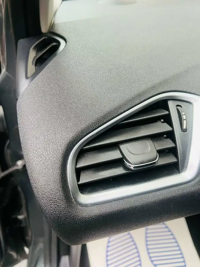 2012-citroen-c4-16-vtr-auto-big-8