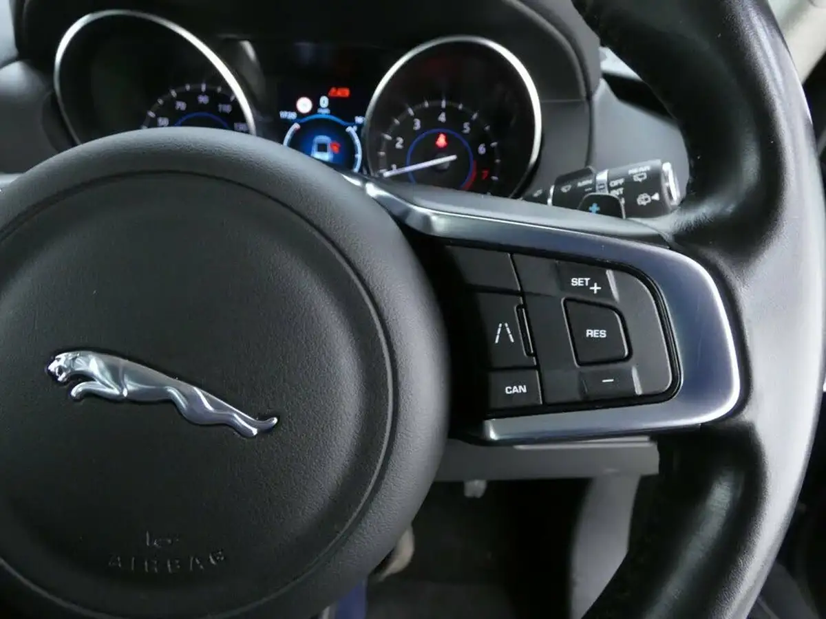 2019-jaguar-f-pace-20i-portfolio-250ps-big-15