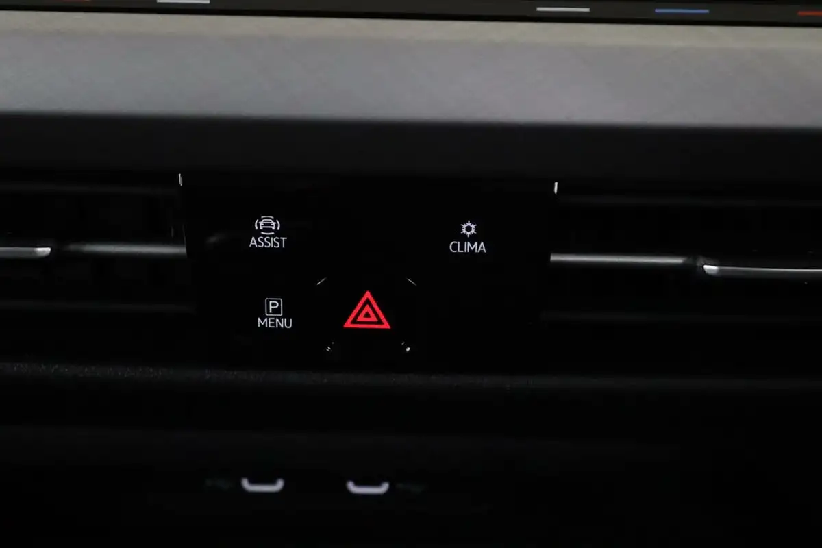 2024-volkswagen-golf-10-tsi-life-hatchback-big-22