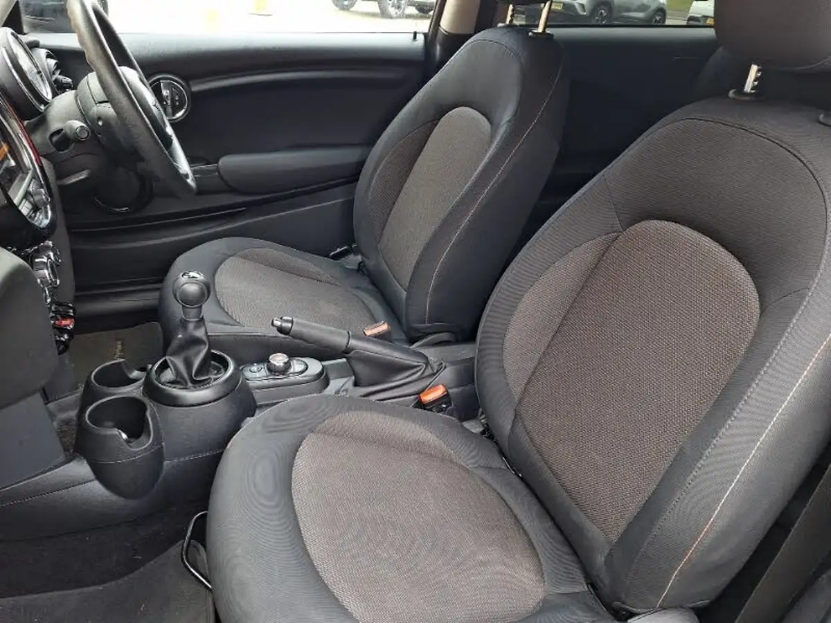 2020-mini-cooper-15-cooper-classic-nav-hatchback-3d-big-4