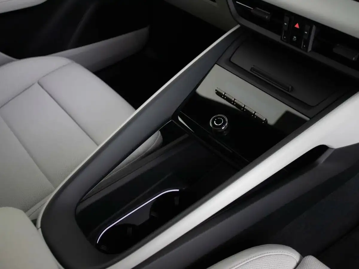 2024-porsche-macan-e-turbo-electric-big-53