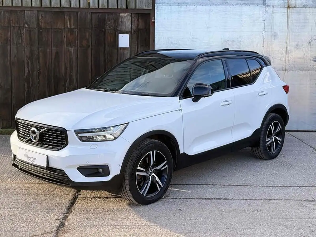 2018-volvo-xc40-20td-d3-r-design-awd-geartronic-big-1