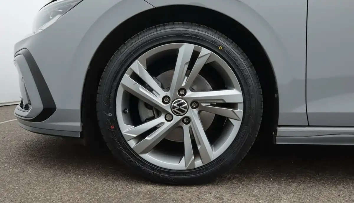 2022-volkswagen-golf-15-tsi-r-line-150ps-hatchback-big-18