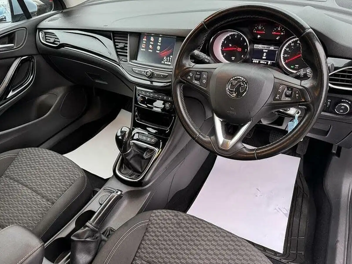 2018-vauxhall-astra-14i-sri-hatchback-big-8