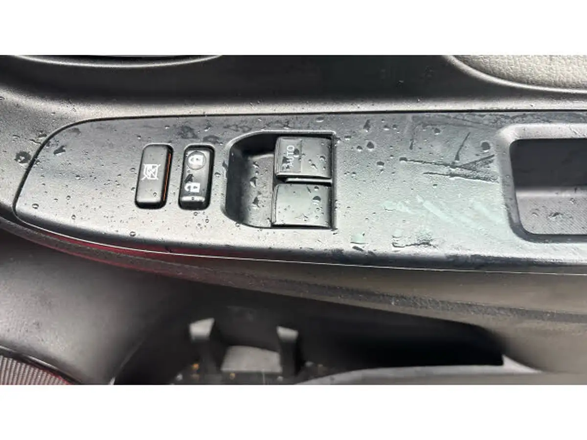 2019-toyota-yaris-15-vvt-i-icon-tech-111bhp-1496cc-cvt-big-39