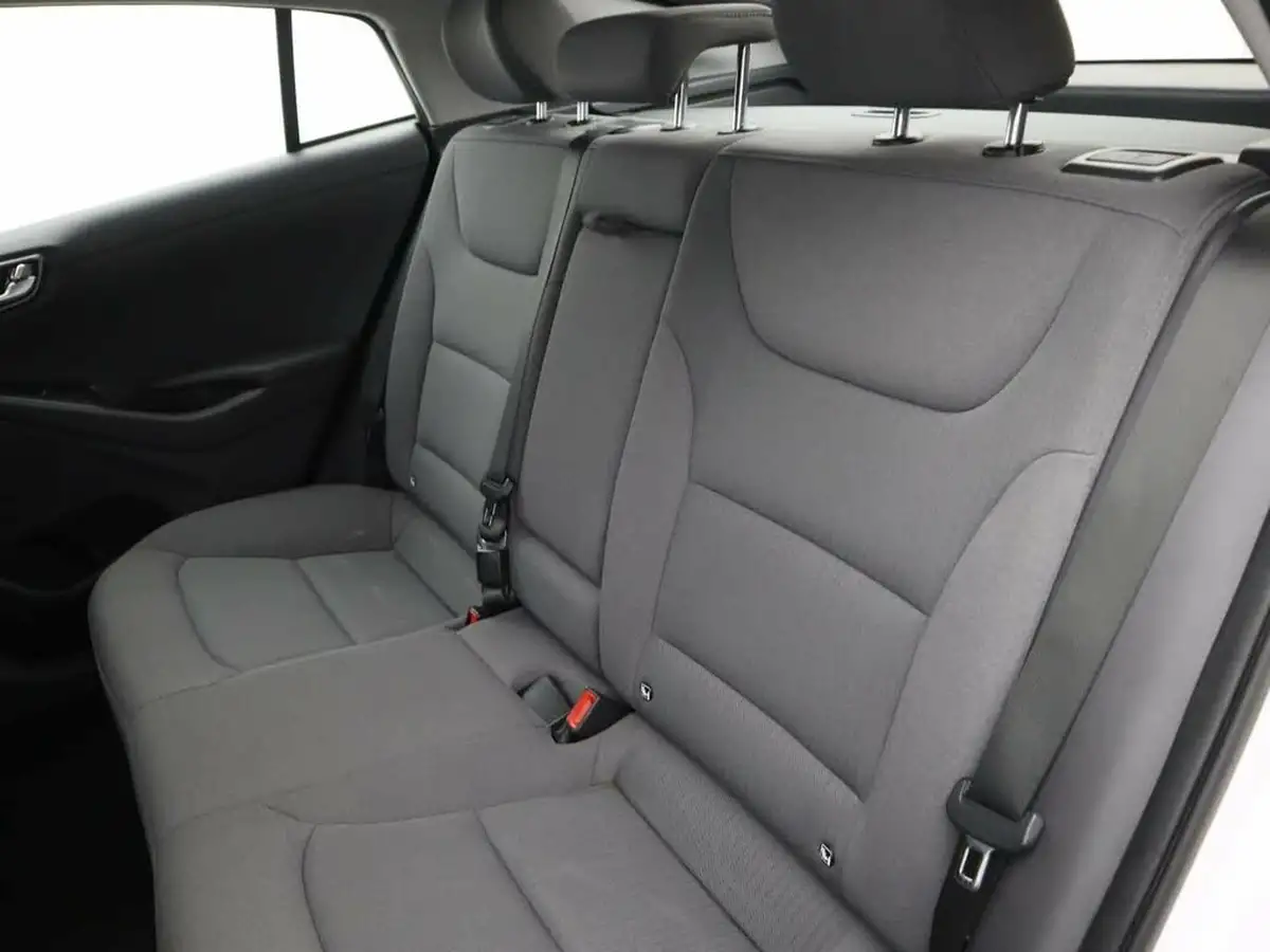 2022-hyundai-ioniq-e-premium-electric-big-14