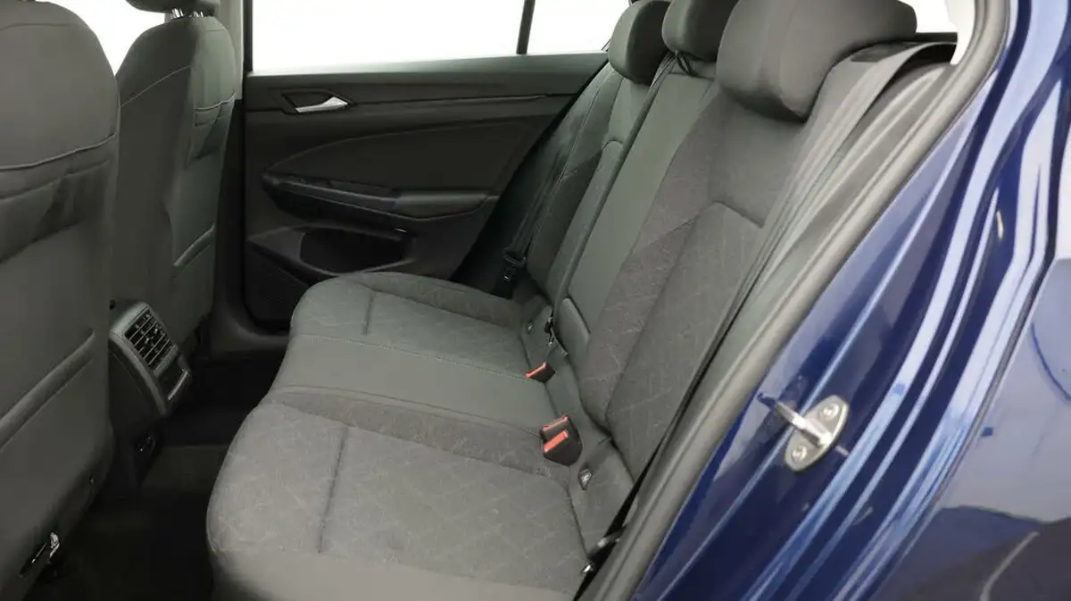 2022-volkswagen-golf-15-tsi-life-130ps-hatchback-big-16