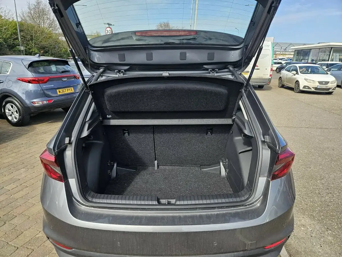 2023-skoda-fabia-10-tsi-se-comfort-110ps-big-10