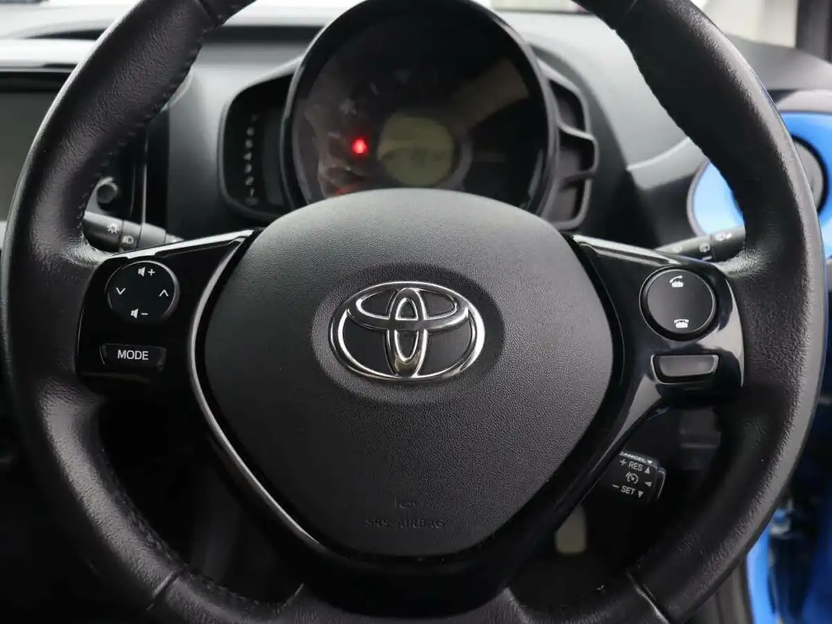 2016-toyota-aygo-10-vvt-i-x-cite-2-cyan-5d-big-29
