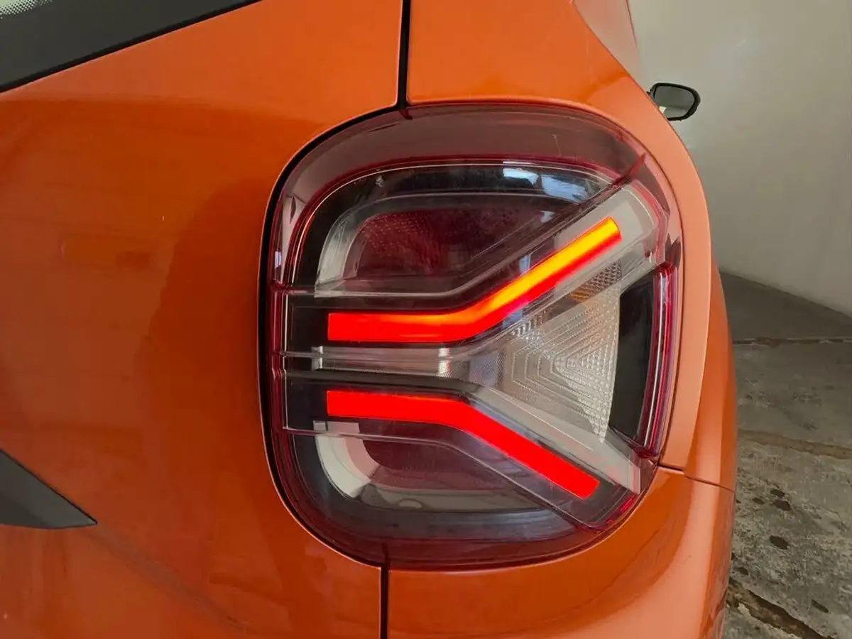 2022-dacia-duster-10-tce-comfort-100bhp-bi-fuel-station-wagon-5d-big-33