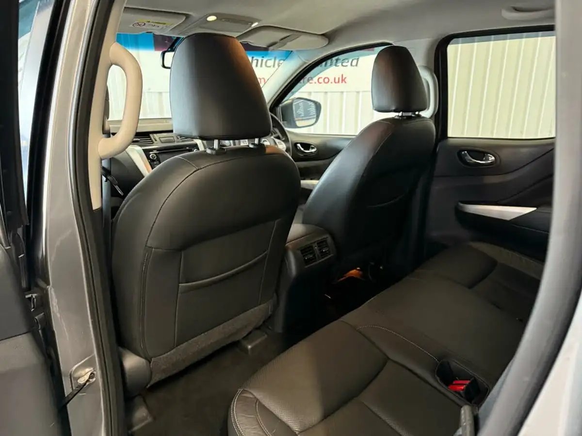 2018-nissan-navara-23dci-tekna-auto-big-14