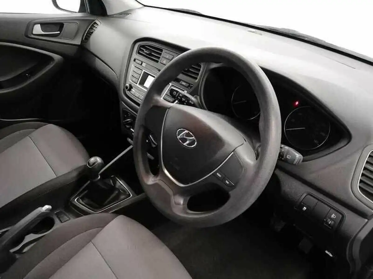 2017-hyundai-i20-12-s-big-8