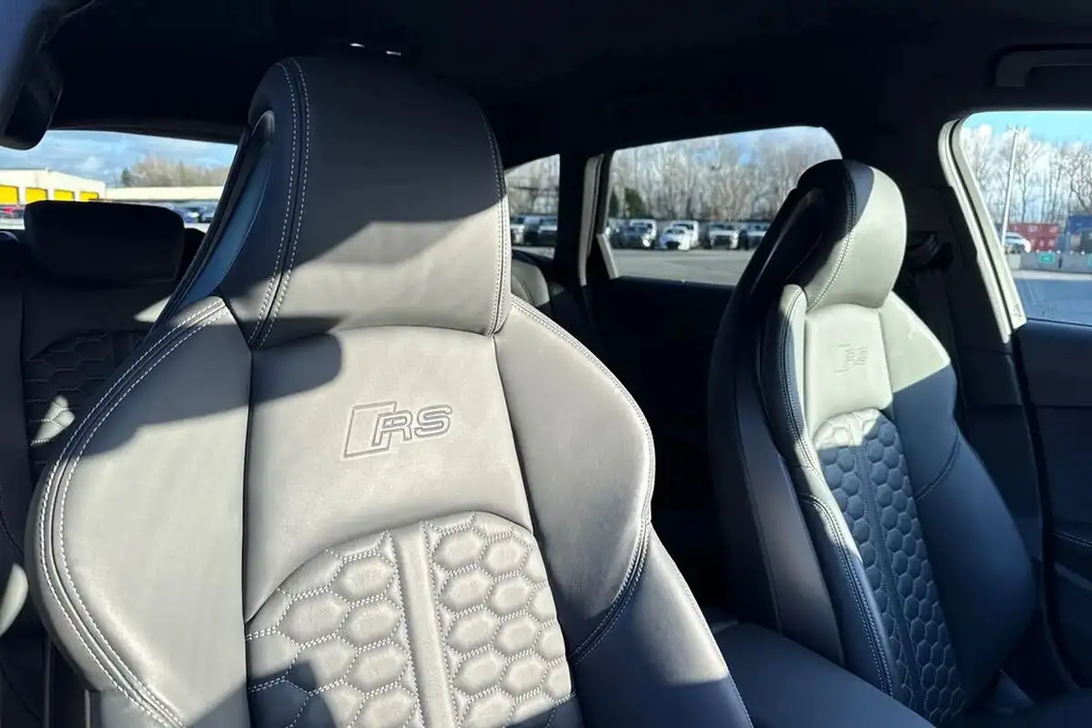 2024-audi-rs4-avant-29-tfsi-carbon-black-big-22