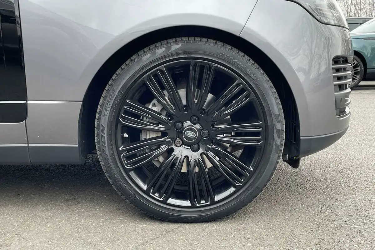 2021-land-rover-range-rover-30-d300-westminster-black-big-23