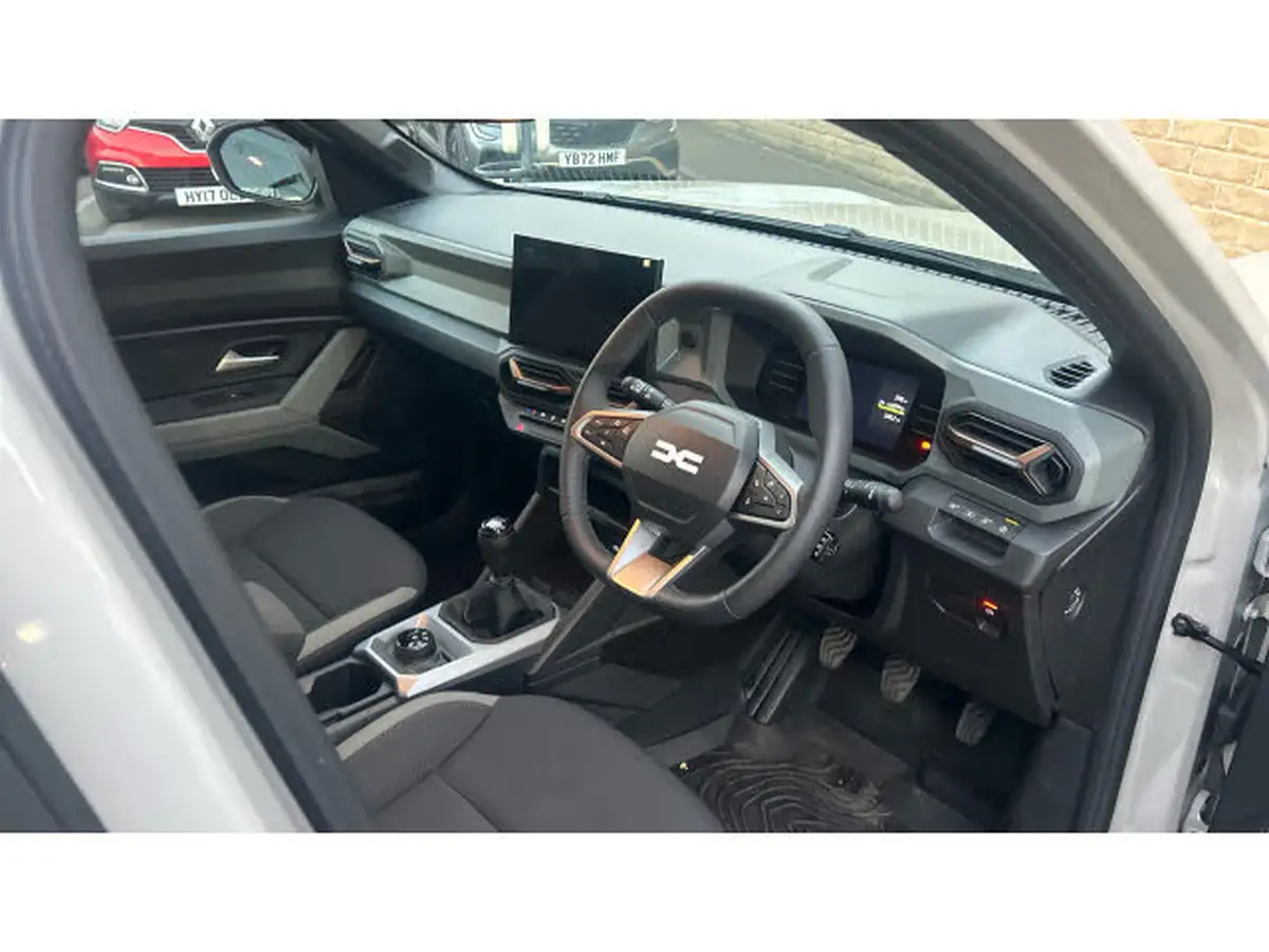 2024-dacia-duster-13-tce-extreme-130bhp-4x4-1199cc-big-10