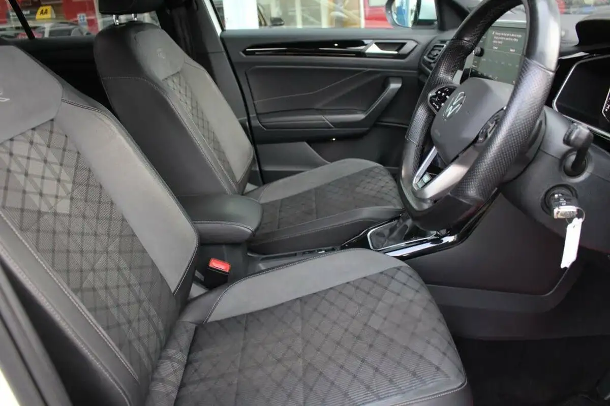2022-volkswagen-t-roc-15-tsi-r-line-hatchback-5d-dsg-big-9
