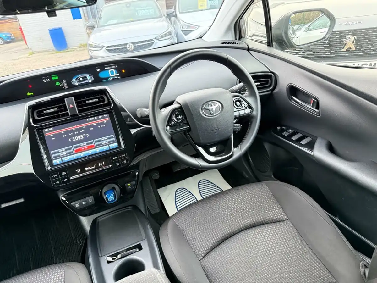 2019-toyota-prius-big-36