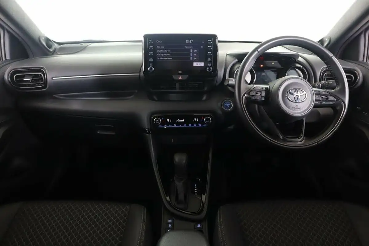 2022-toyota-yaris-15-vvt-i-dynamic-big-9