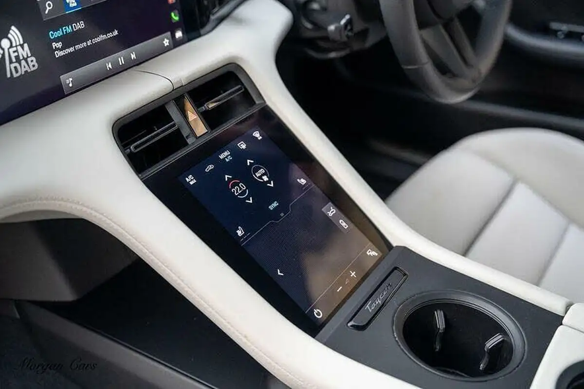 2021-porsche-taycan-e-turbo-performance-battery-plus-big-32