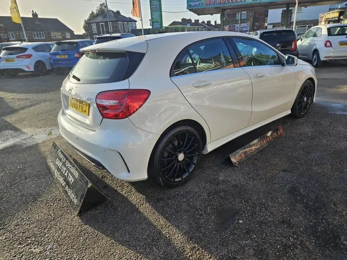 2015-mercedes-benz-a-class-21cdi-a200-amg-sport-big-6