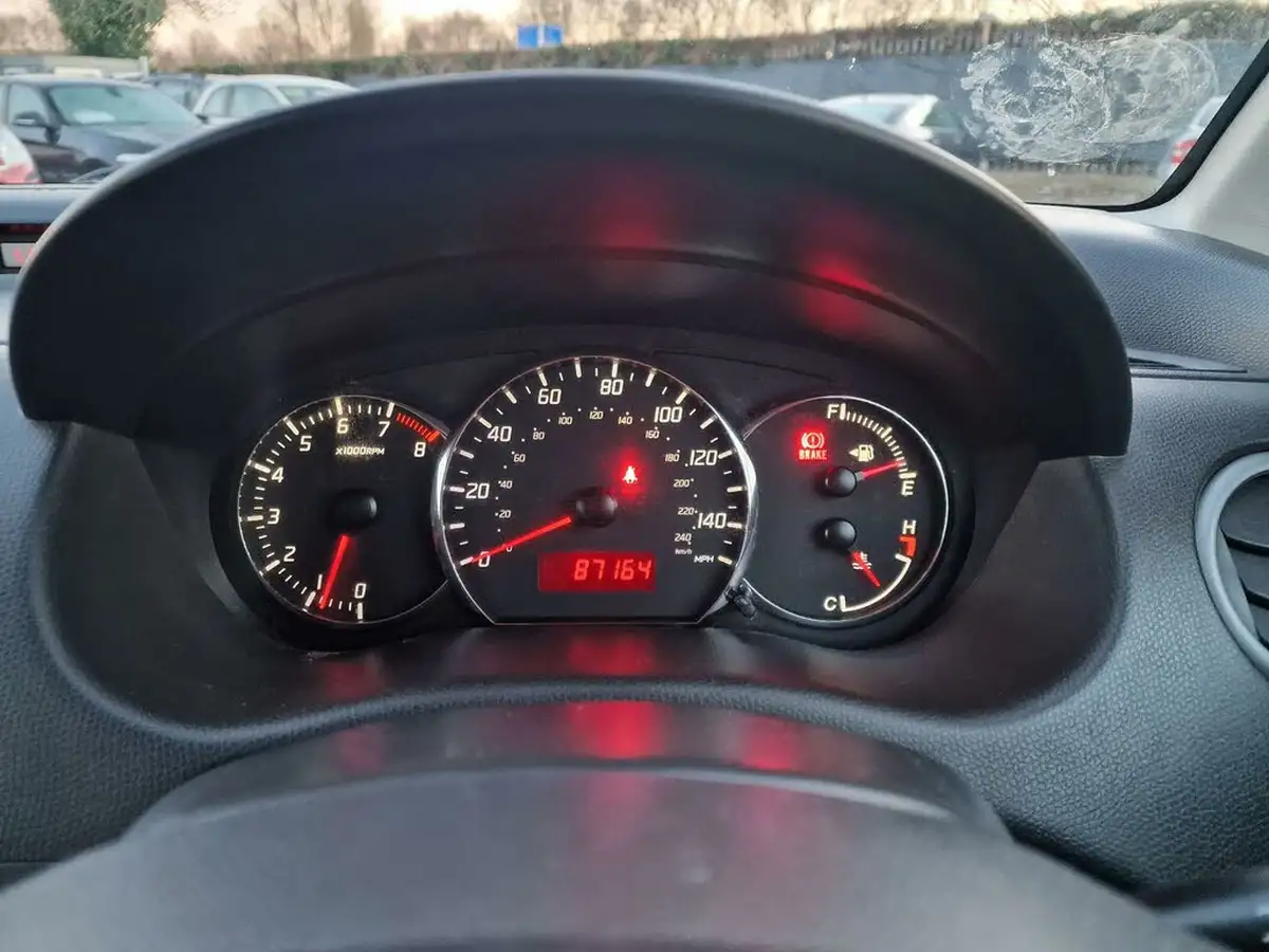 2010-suzuki-swift-16-sport-big-22