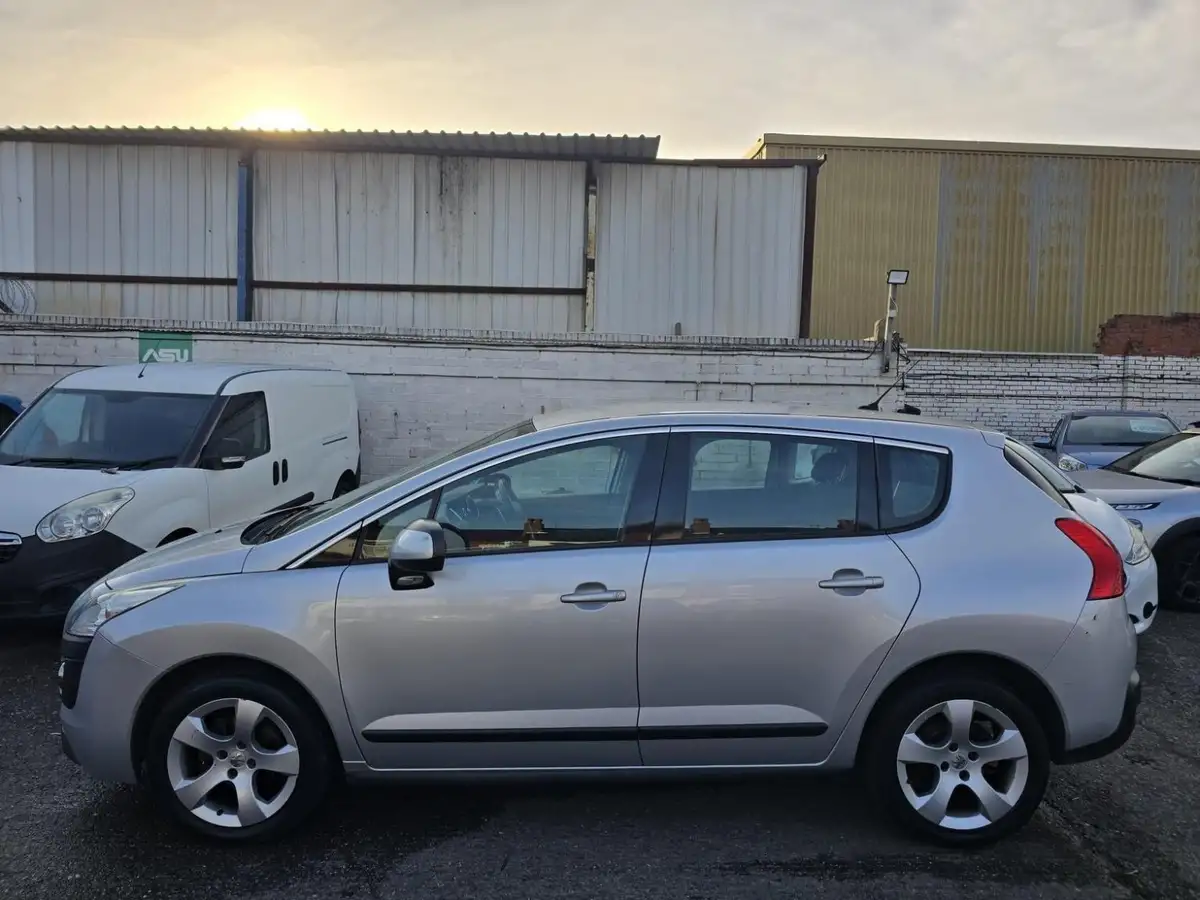 2012-peugeot-3008-crossover-16e-hdi-active-big-5