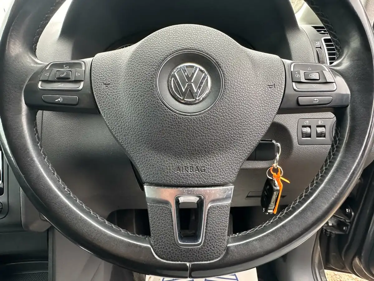 2013-volkswagen-touran-16td-bluemotion-se-dsg-big-13