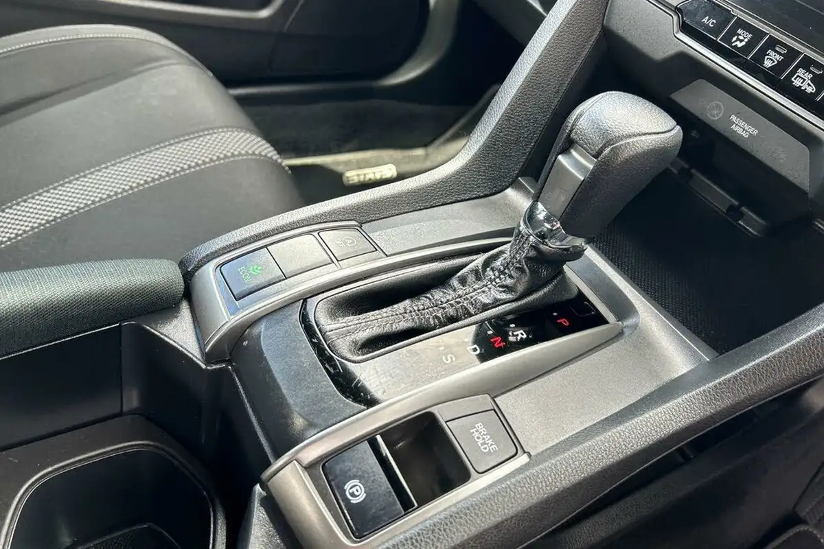 2020-honda-civic-10-vtec-turbo-se-hatchback-5d-cvt-big-29